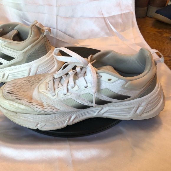 Adidas Men’s Questar Low Top Running Training Tennis Shoe Ombré Stripe 8.5 - Picture 7 of 8